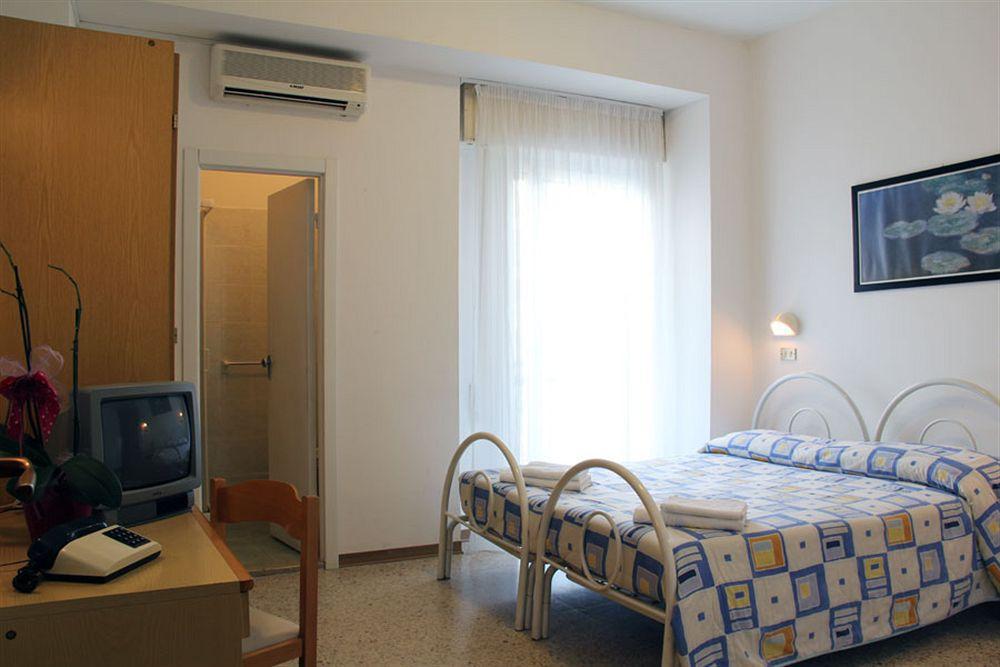 Hotel Gemini ริมินี ภายนอก รูปภาพ